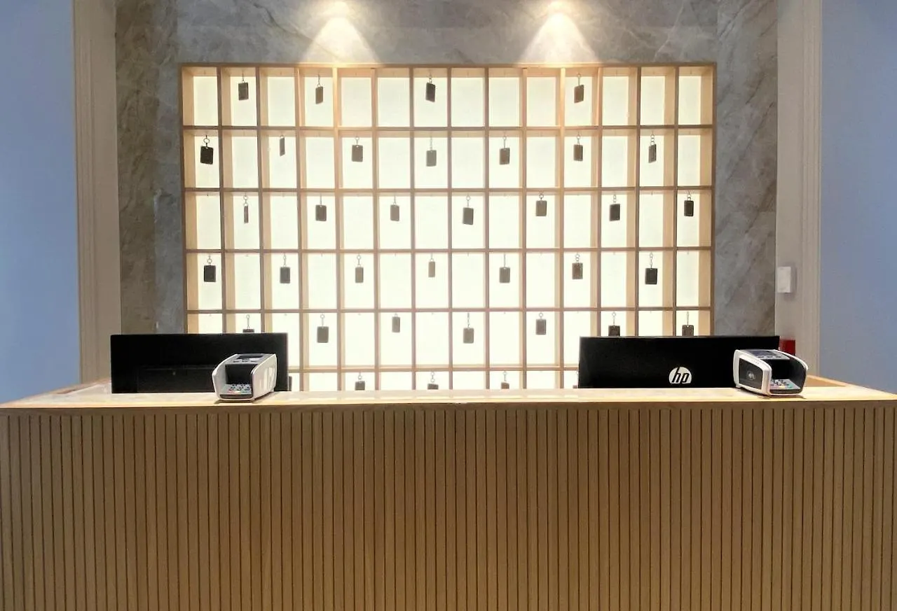 Lamaro Hotel Barcelona 5*,