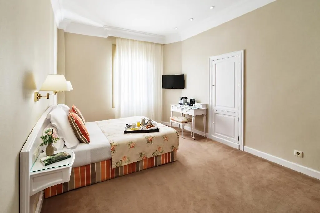 Lamaro Hotel Barcelona 5*,